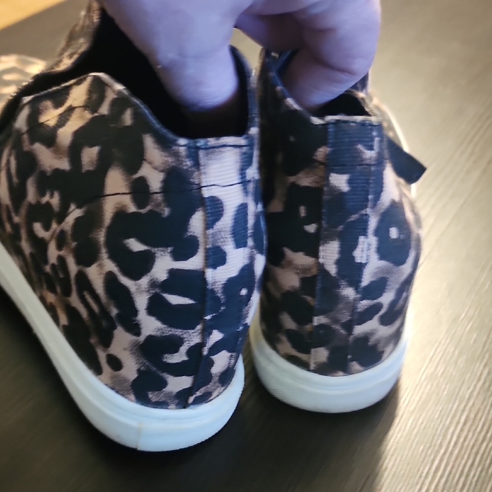 l Leopard Print High-Top Sneakers - Picture 6 of 9